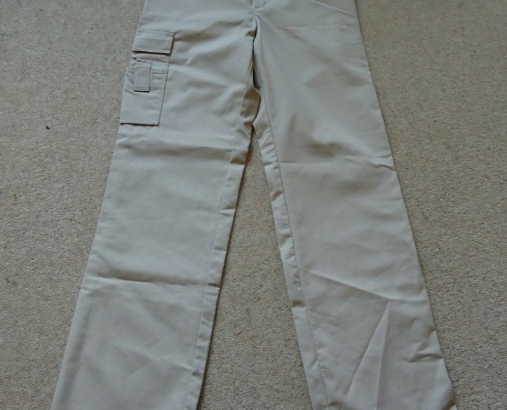 Te koop nieuwe beige broek voor dames van Hejco (maat: 44).