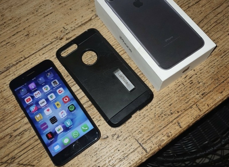 iPhone 7 Plus 32 gb nette staat met doos en hoesje 175 euro…