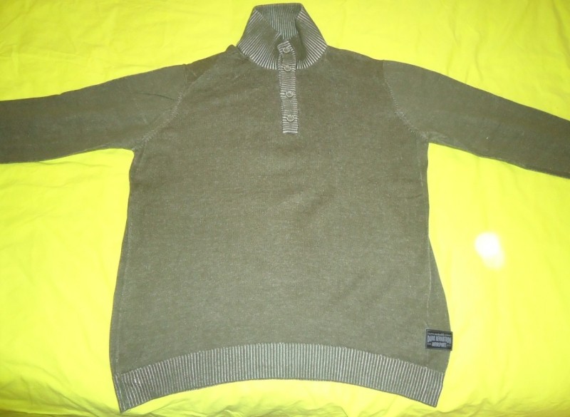 Te koop groene trui met knoopsluiting van Identic (maat: L)…