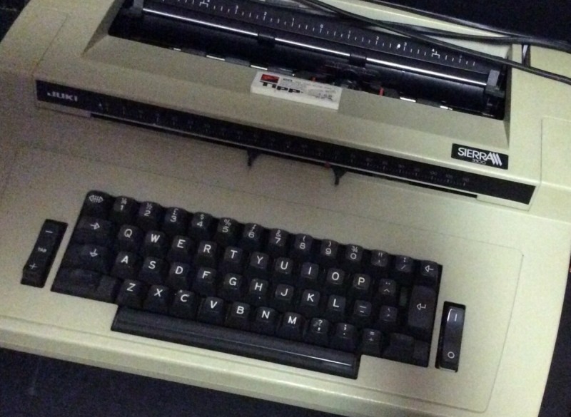 Te koop typemachine: Sierra 3300 (elektrisch)