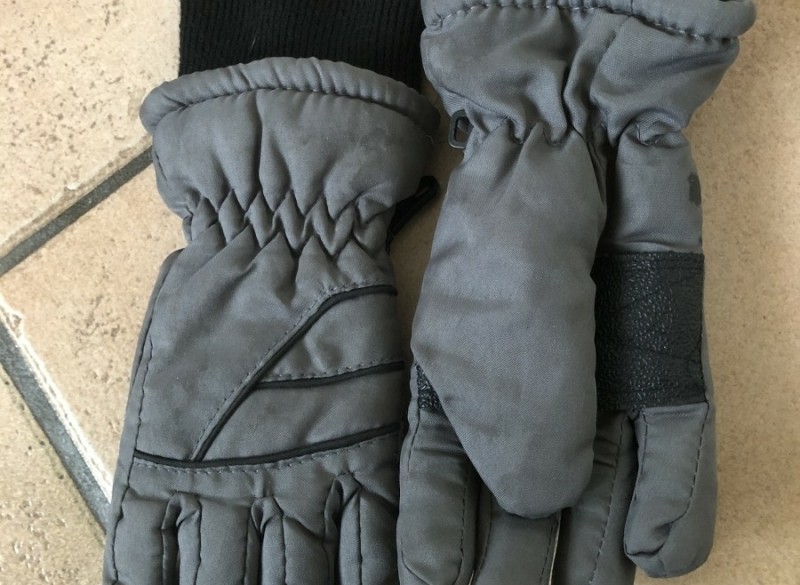 E 1,50 Grijze handschoentjes, 110-116