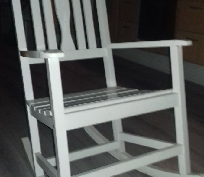 Witte schommelstoel
