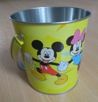 Kleine emmer Mickey en Minnie Mouse