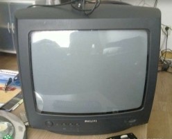 Gezocht: Oude kleine kleuren TV (beeldbuis / CRT)