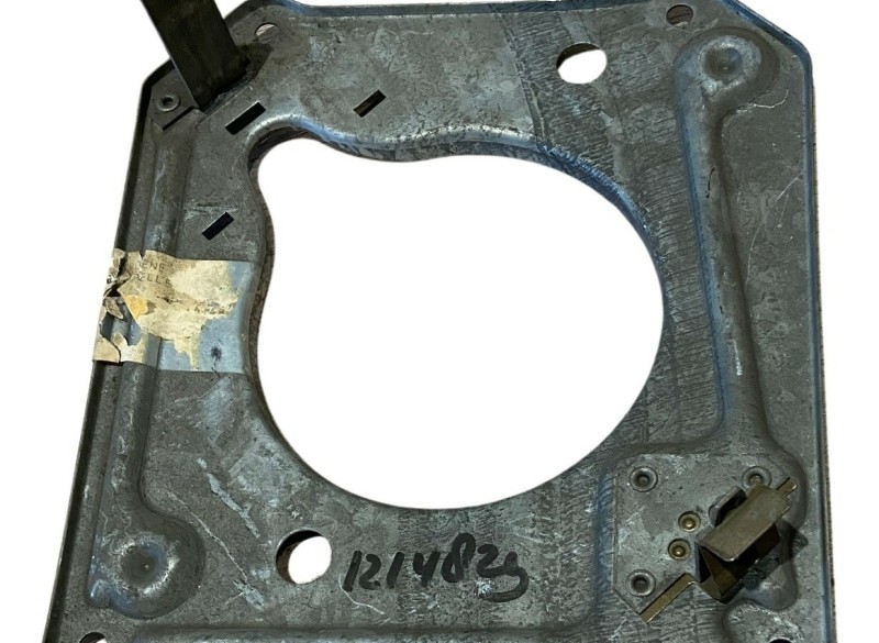 Volvo retaining plate