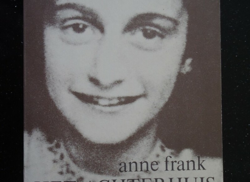 Het boek Het Achterhuis van Anne Frank (dagboekbrieven).