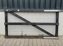 3. Houten poort | 200 cm | Zwart geschilderd