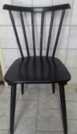 4 zwarte houten stoelen