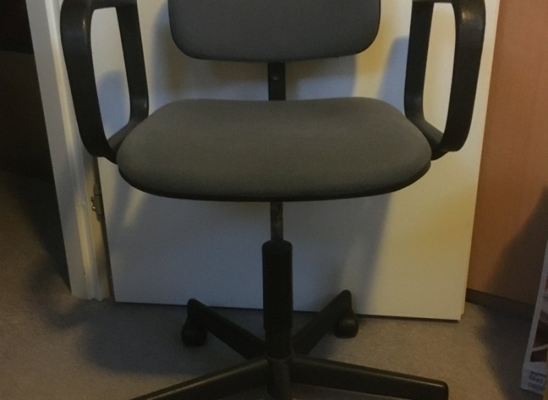 2 bureau stoelen