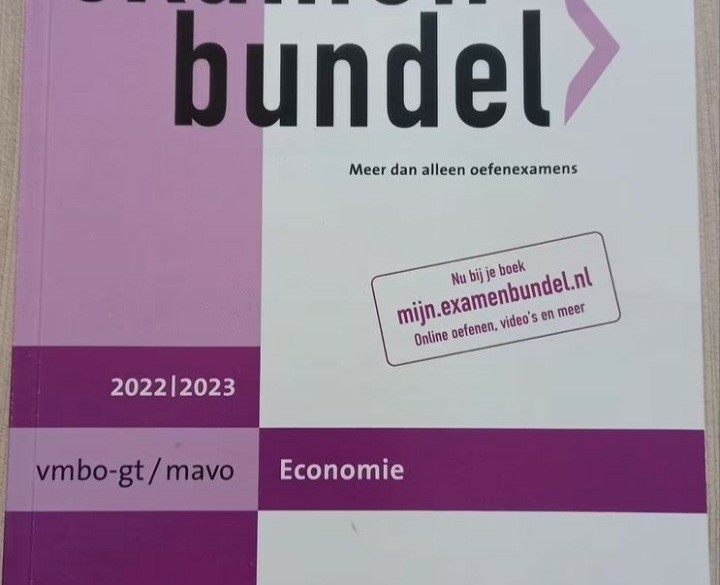 Nieuwstaat Examenbundel Economie vmbo-gt/mavo 2022|2023