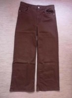 Brown dad jeans, jaren 90 - stijl