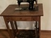 Oude naaimachinetafel