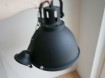 zwarte industriele hanglamp