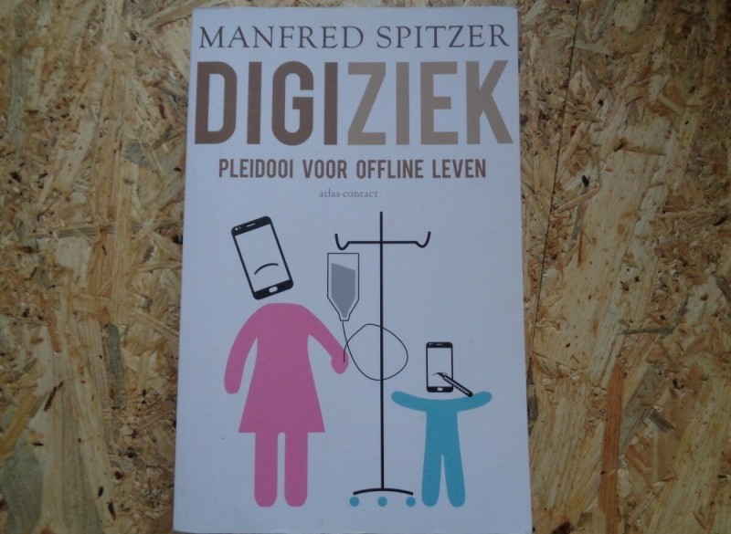 boek Manfred Spiitzer DIGIIZIEK PLEIDOOI VOOR OFFLINGE LEVE…