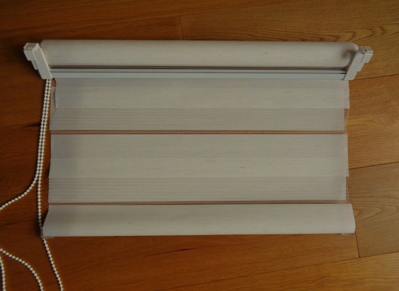 rolgordijn voor kiepraam kantelraam witte banen breed 56 cm