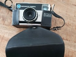 Kodak instamatic camera met cover