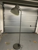 Vloerlamp Ikea donkergrijs hoogte 181 cm lampenlap 31,5 cm