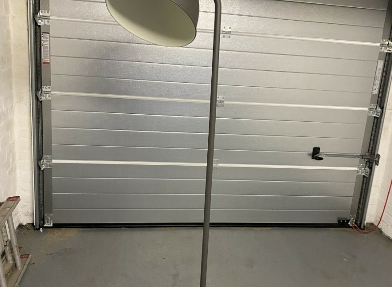Vloerlamp Ikea donkergrijs hoogte 181 cm lampenlap 31,5 cm