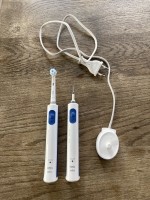 2 elektrische tandenborstels Braun Oral B met lader.