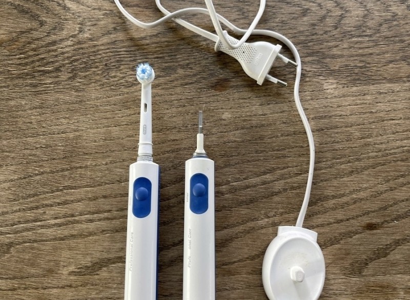 2 elektrische tandenborstels Braun Oral B met lader.