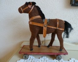 Oud speelgoed paardje