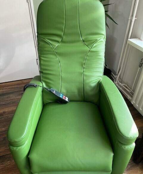 Groene Fitform 570 sta op stoel