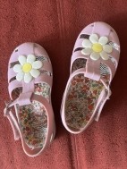 Sandaaltjes met bloem mt 27
