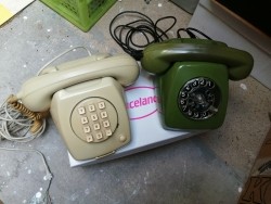 2  oude telefoons