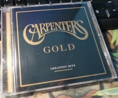 Te koop de originele CD Gold: Greatest Hits van Carpenters.