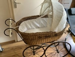 Antieke kinderwagen