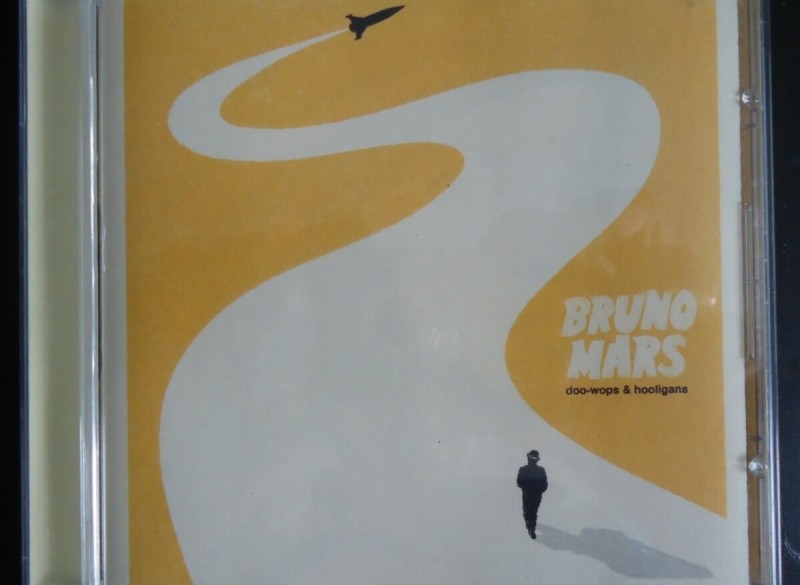 Te koop de originele CD Doo-Wops & Hooligans van Bruno Mars…