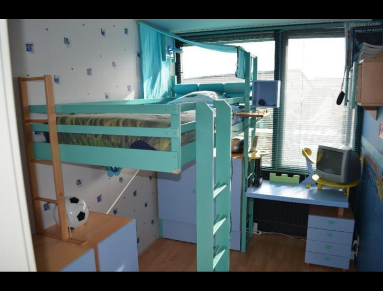  slaapkamer met hoogslaper
