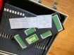 Koffer met 24 bridgeboards incl kaarten en 4 biedboxen