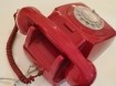 Retro telefoon, rood met analoge draaischijf