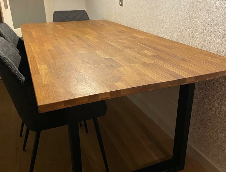 Eettafel hout met zwart stalen frame