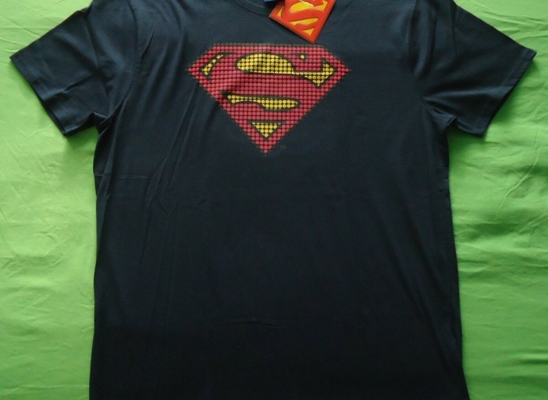 Nieuw donkerblauw T-shirt met logo van Superman (maat: XL).