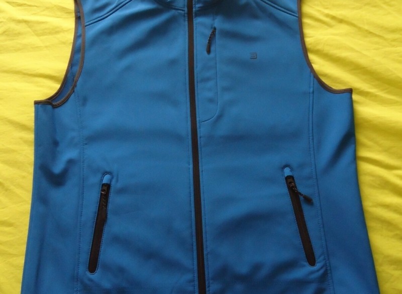 Te koop blauw vest zonder mouwen van Biaggini (maat: XL).