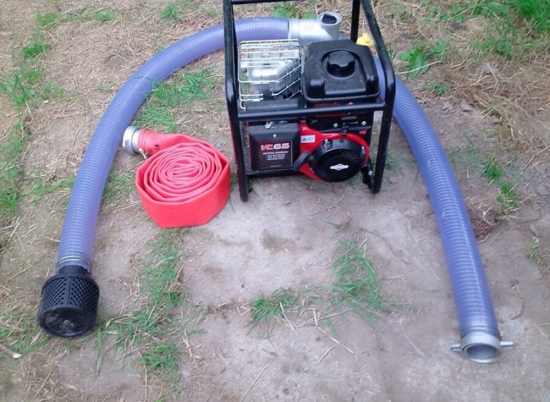 Te koop  Waterpomp Briggs&Stratton WP3-65 met slangen