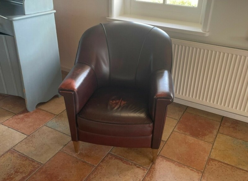 Zware, lederen fauteuil 