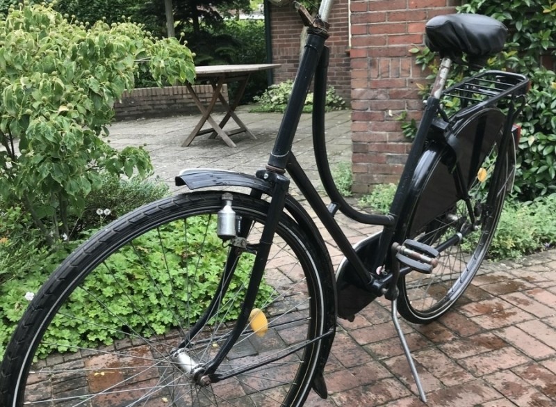 Aangeboden:originele oma fiets.