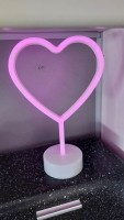 Neonlamp hartvorm roze 