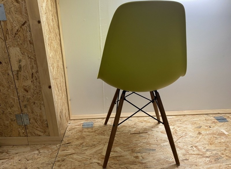 2x Vitra Eames DSW stoel - mustard esdoorn