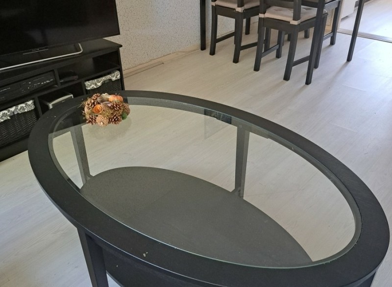 Salontafel met glasplaat en onderplank