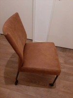 4 eetkamerstoelen met wieltjes