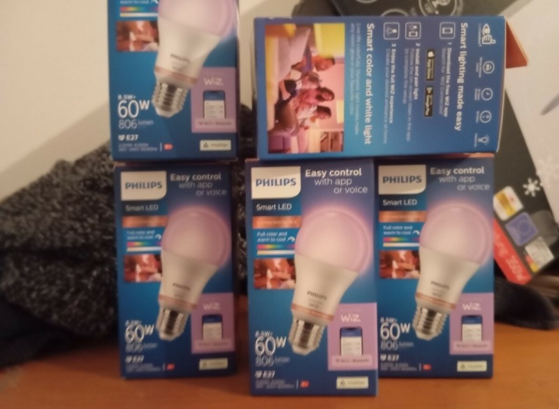 6x Philips Wiz E27 lampen 