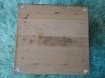 Te koop houten stoofje (afmetingen: 21,5 x 21,5 x 18,5 cm).