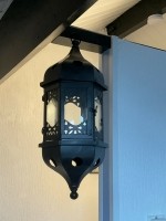 Mooie bruin metalen + glazen hangkandelaar/windlicht (53 cm…