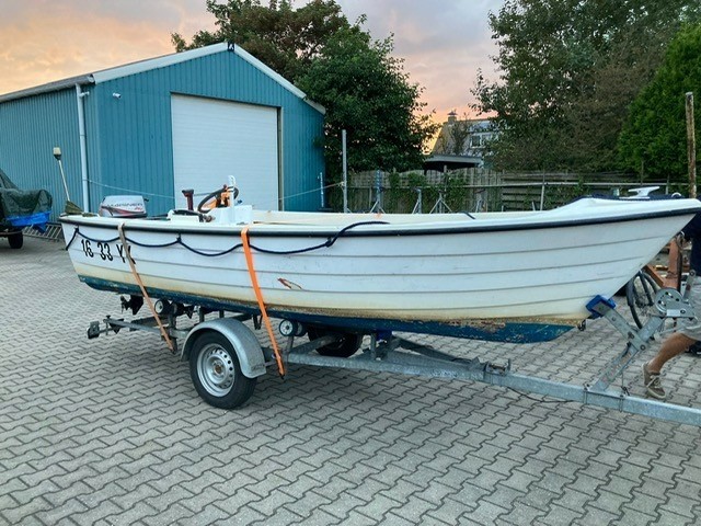 Buitenkans ! Fijne motorboot,goede trailer, 5pk motor