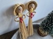 Twee vintage kerst meisjes met kaars