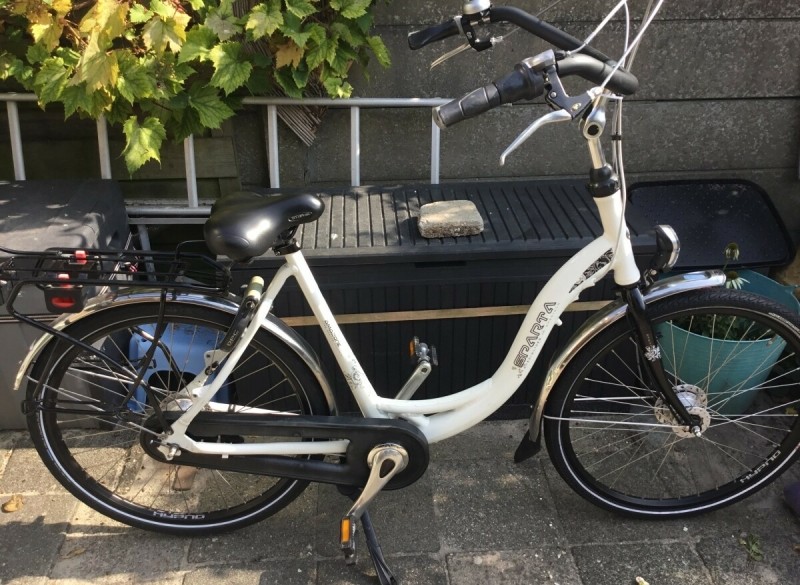 Mooie Sparta damesfiets/Moederfiets ziet er als nieuw uit.